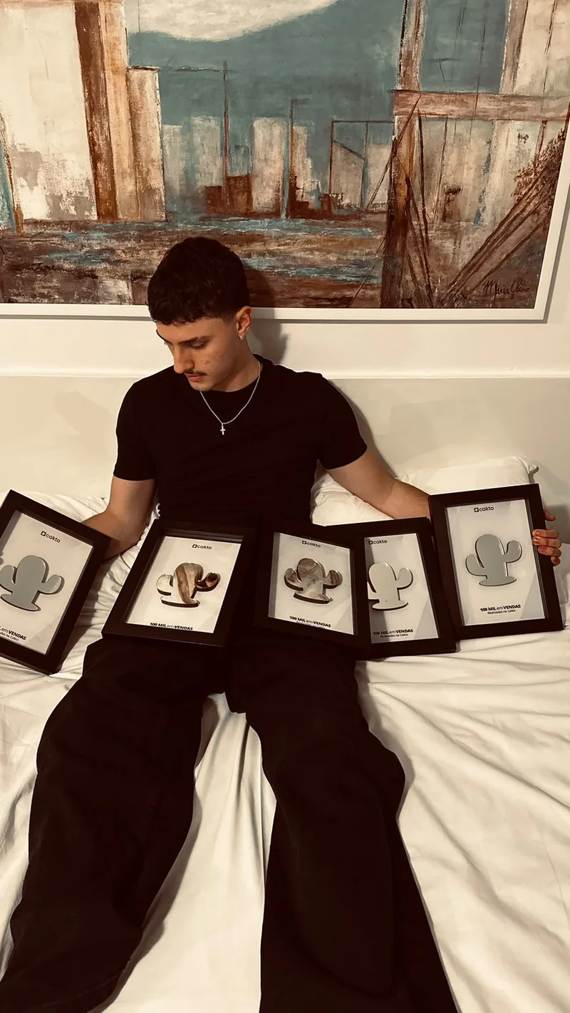 Gabriel Pogere com 5 placas de R$100 mil em vendas